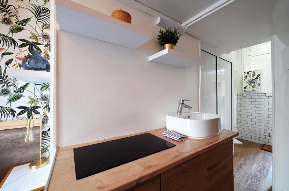 Updated Studio In The Heart Of The Bustling Le Marais District Apartment Paris Exterior photo